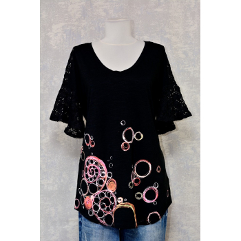 Tricou negru cu pictură abstractă